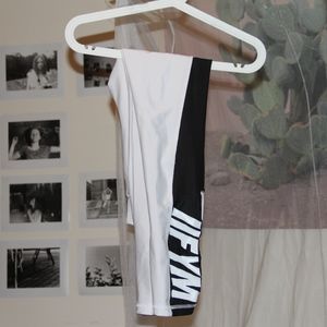 BUNDLE! Matching bra and white leggings
